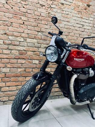 TRIUMPH STREET TWIN 